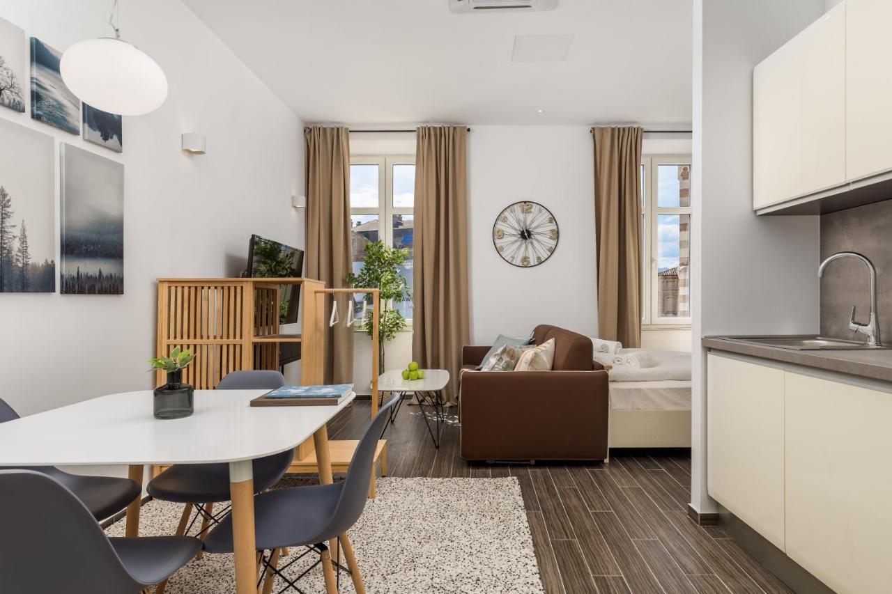 Apartments Harbour View Риека Экстерьер фото